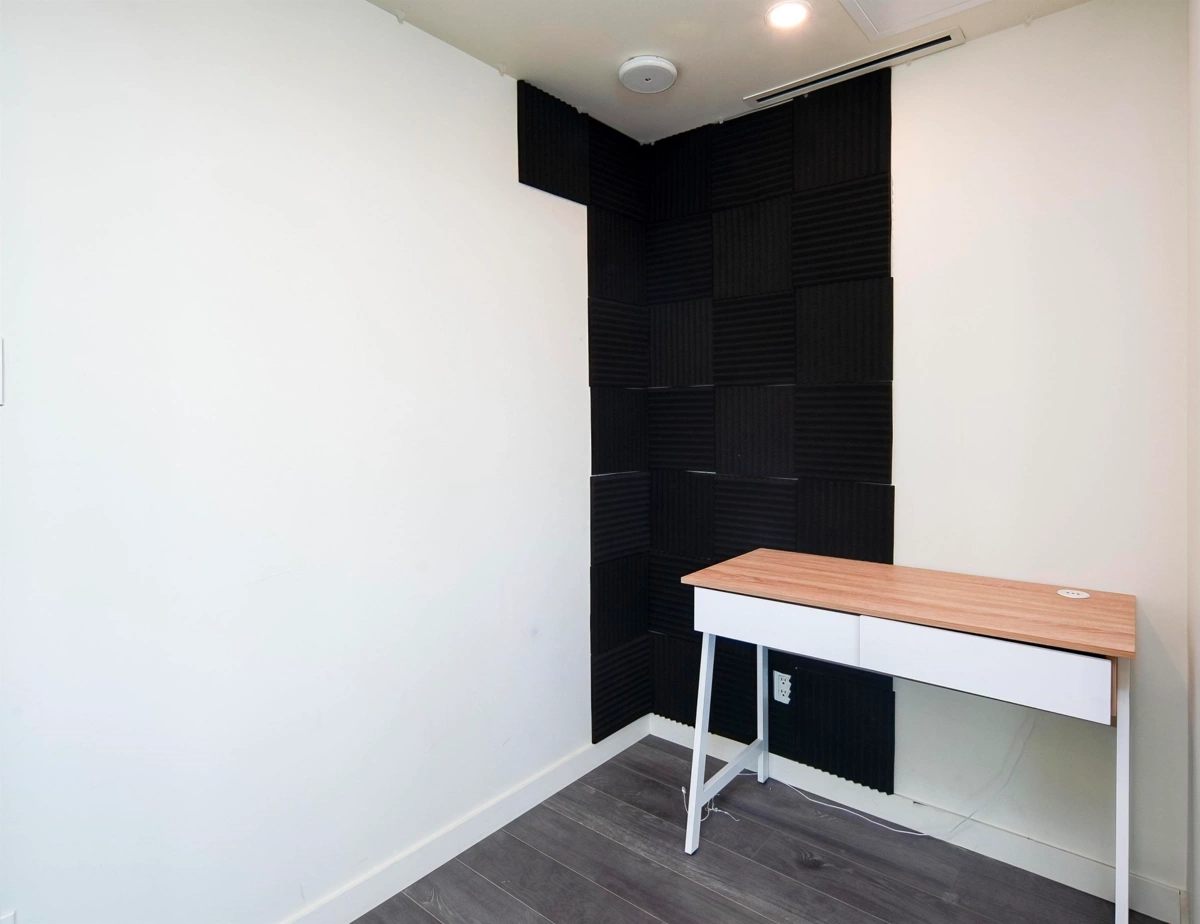 Guest Bathroom Photo of 1601 5333 Goring Street, Burnaby, BC