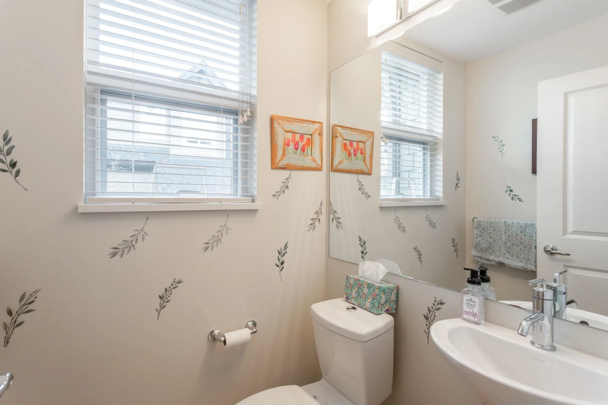 Walk-In Closet Photo of 774 Orwell Street, North Vancouver, BC