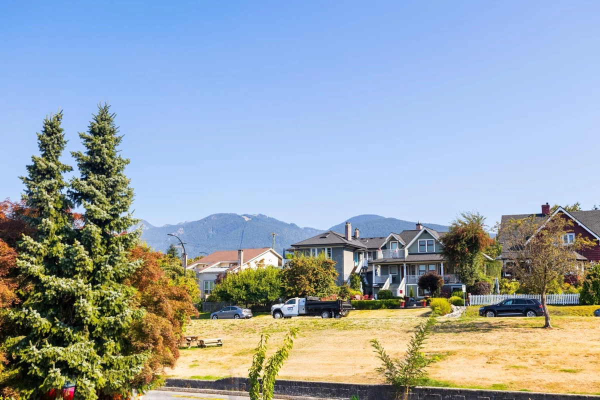 Basement Recreation Room Photo of 263 W 6th Street, North Vancouver, BC