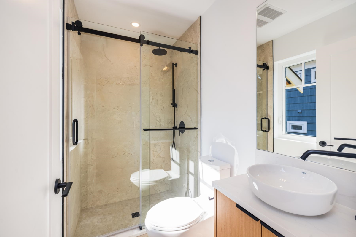 Breakfast Nook Photo of 263 W 6th Street, North Vancouver, BC