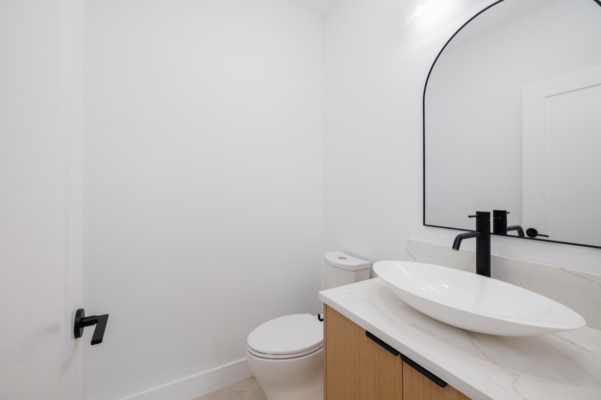 Kitchen Island Photo of 263 W 6th Street, North Vancouver, BC