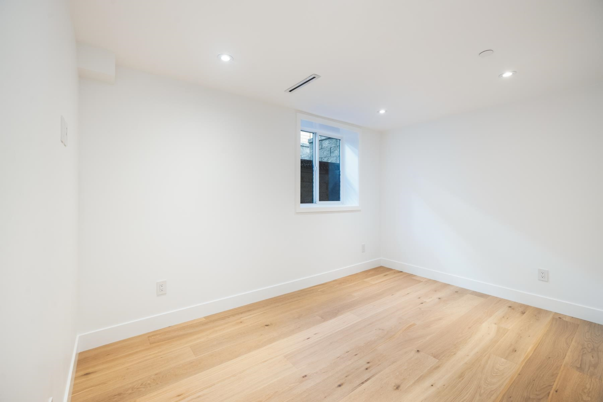 Primary Bathroom Photo of 263 W 6th Street, North Vancouver, BC