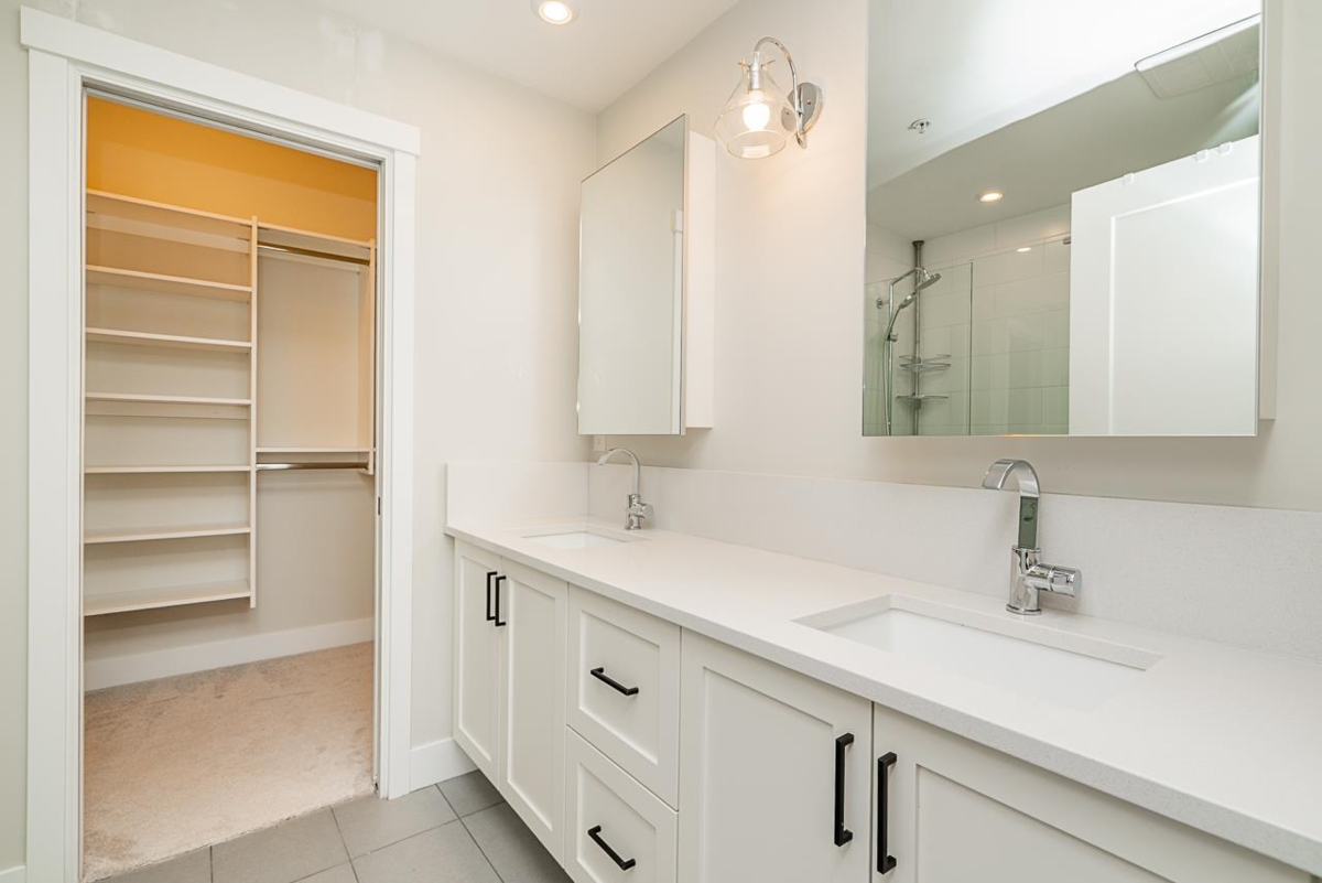 Entry Foyer Photo of 204 12367 224 Street, Maple Ridge, BC