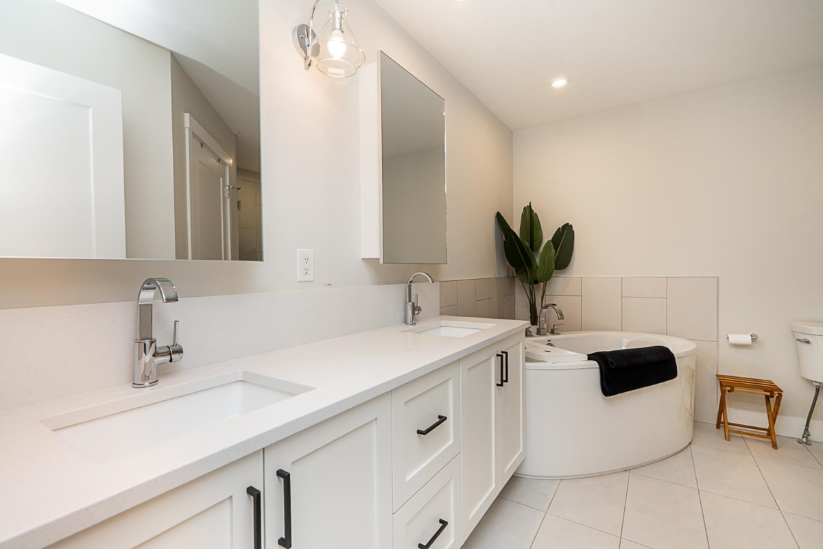 Powder Room Photo of 204 12367 224 Street, Maple Ridge, BC
