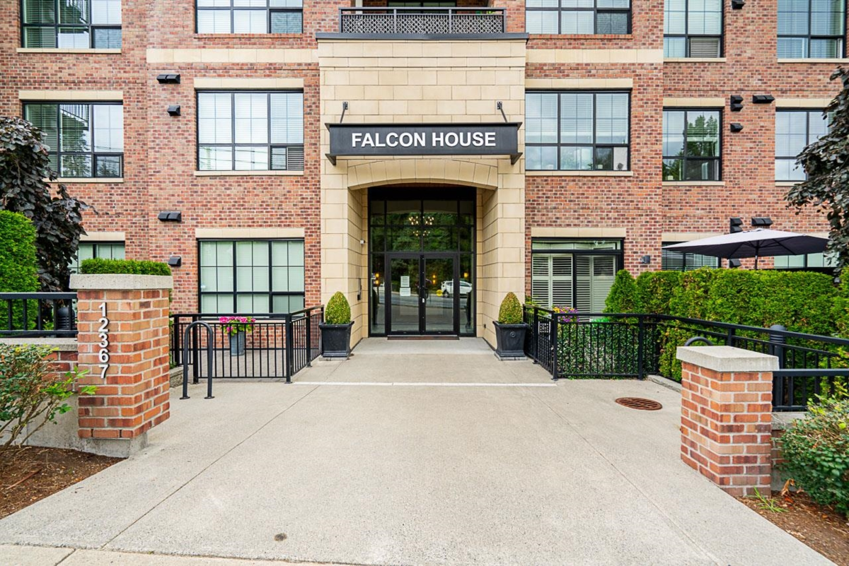 Swimming Pool Photo of 204 12367 224 Street, Maple Ridge, BC