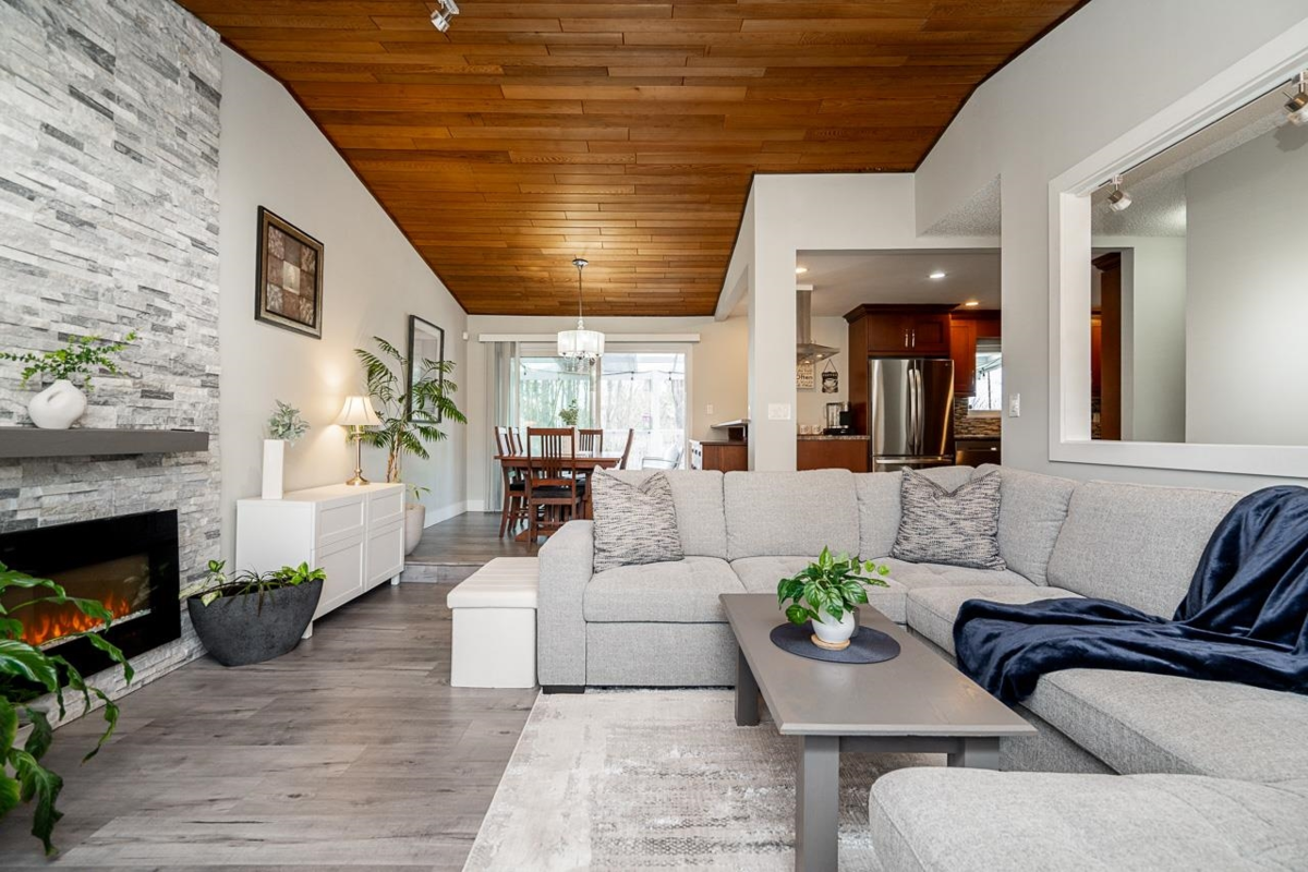 Kitchen Island Photo of 6489 108a Street, Delta, BC