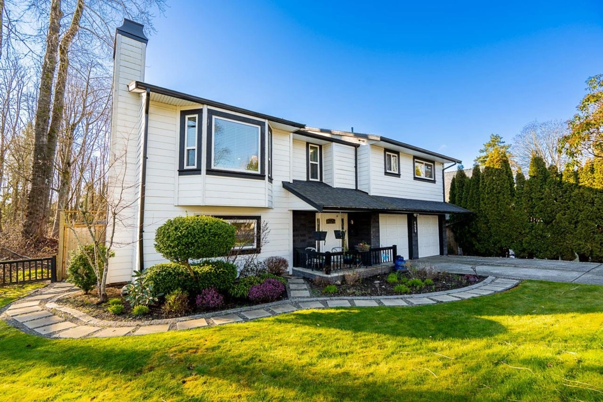 Living Room Photo of 6489 108a Street, Delta, BC