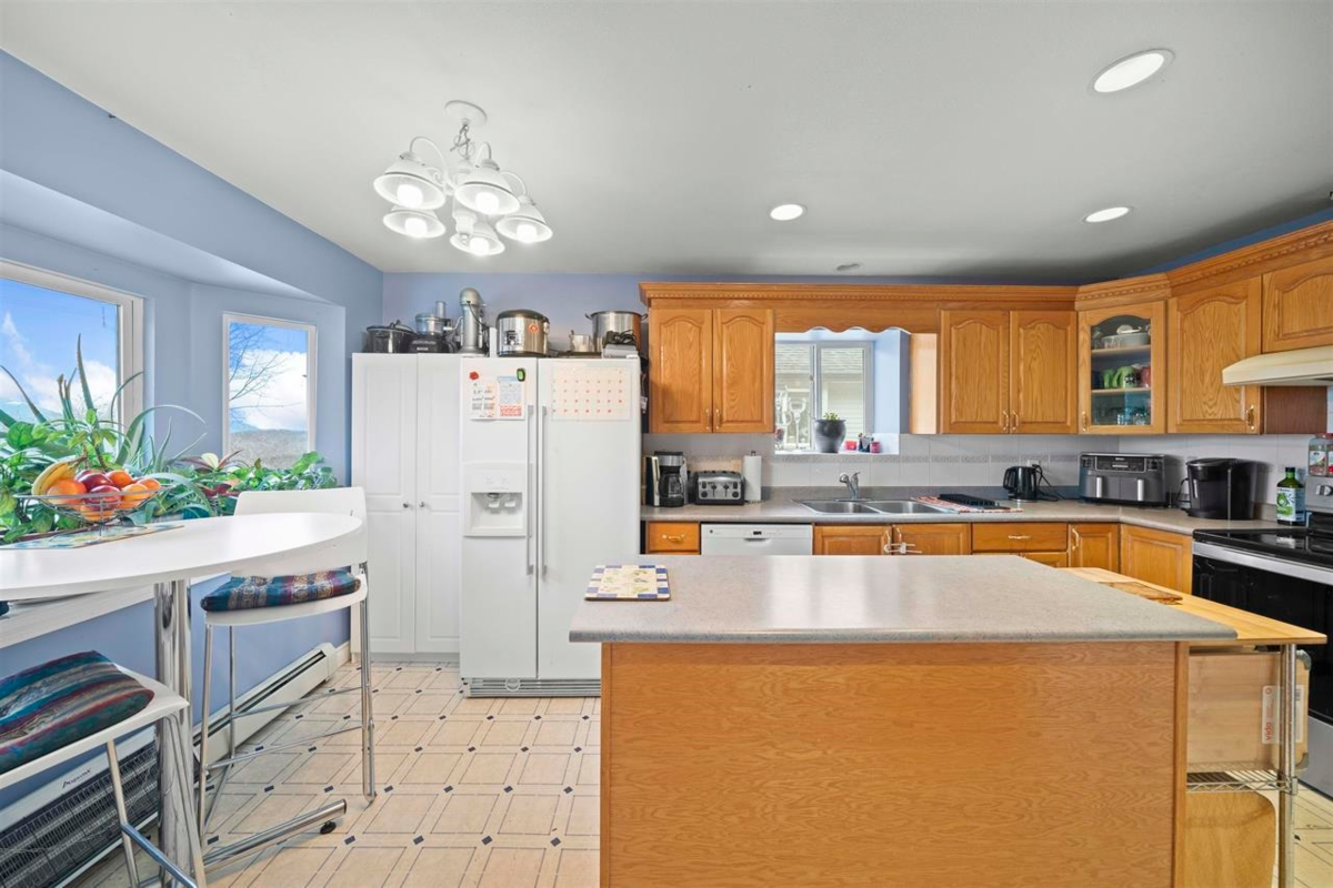 Breakfast Nook Photo of 31533 Homestead Crescent, Abbotsford, BC