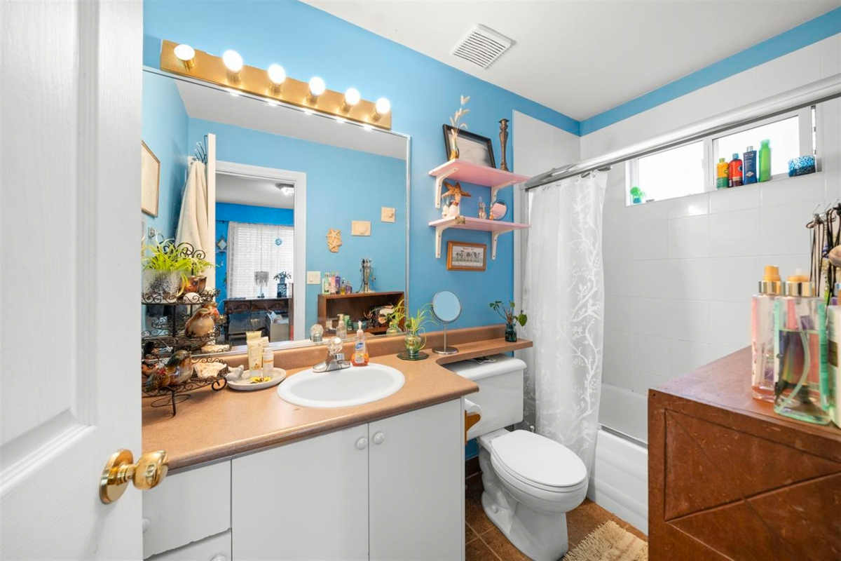 Entry Foyer Photo of 31533 Homestead Crescent, Abbotsford, BC