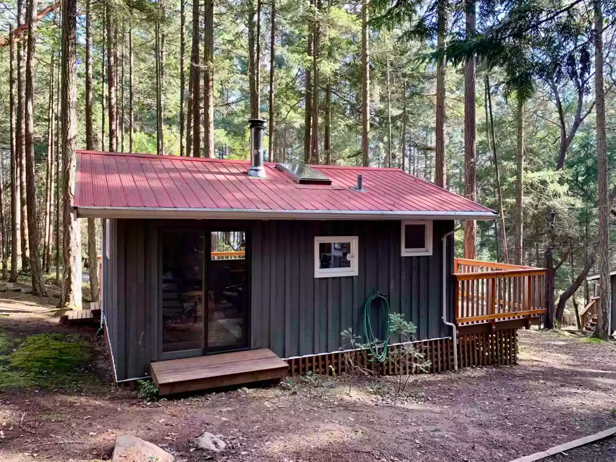 Entry Foyer Photo of 10 776 Wilks Road, Mayne Island, BC