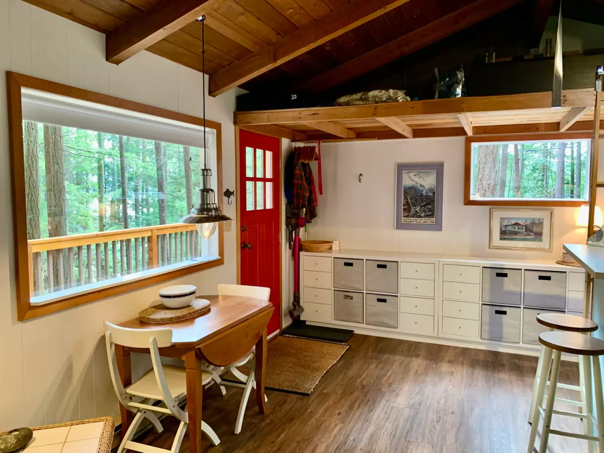 Kitchen Island Photo of 10 776 Wilks Road, Mayne Island, BC