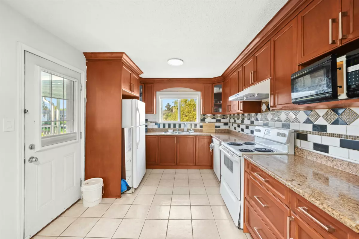 Kitchen Island Photo of 7060 E Brewster Drive, Delta, BC