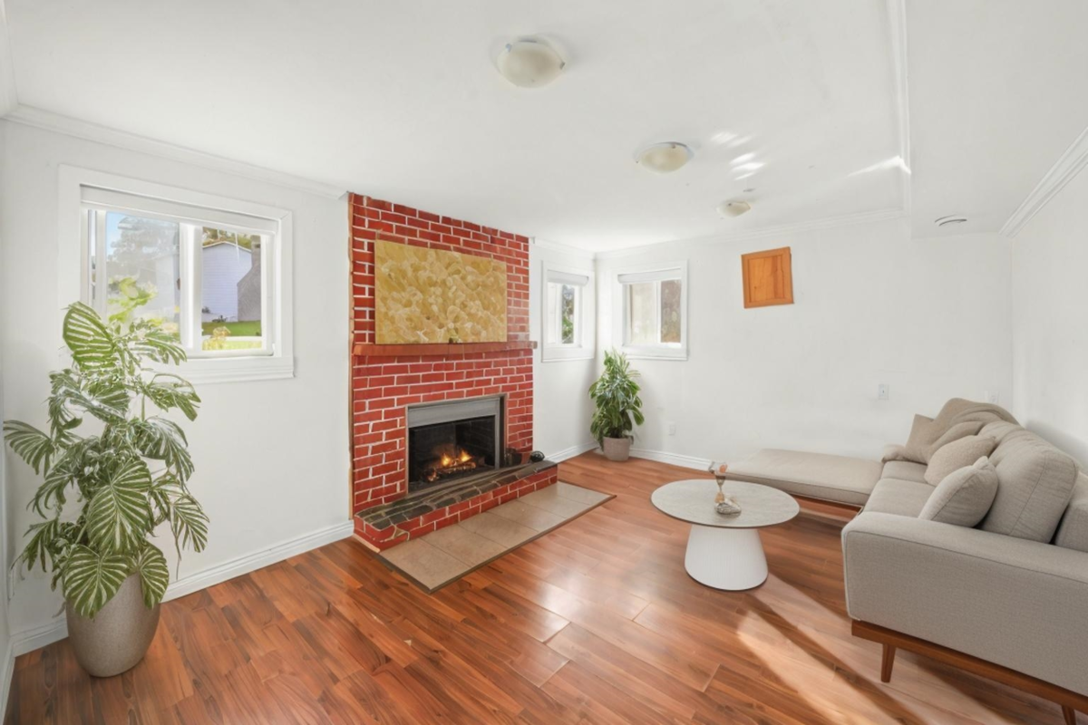 Kitchen Photo of 7060 E Brewster Drive, Delta, BC
