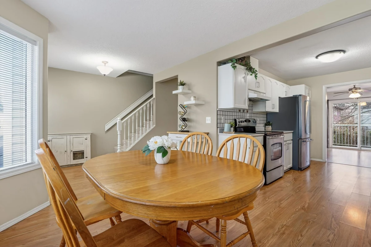 Living Room Photo of 28 45286 Watson Road, Chilliwack, BC