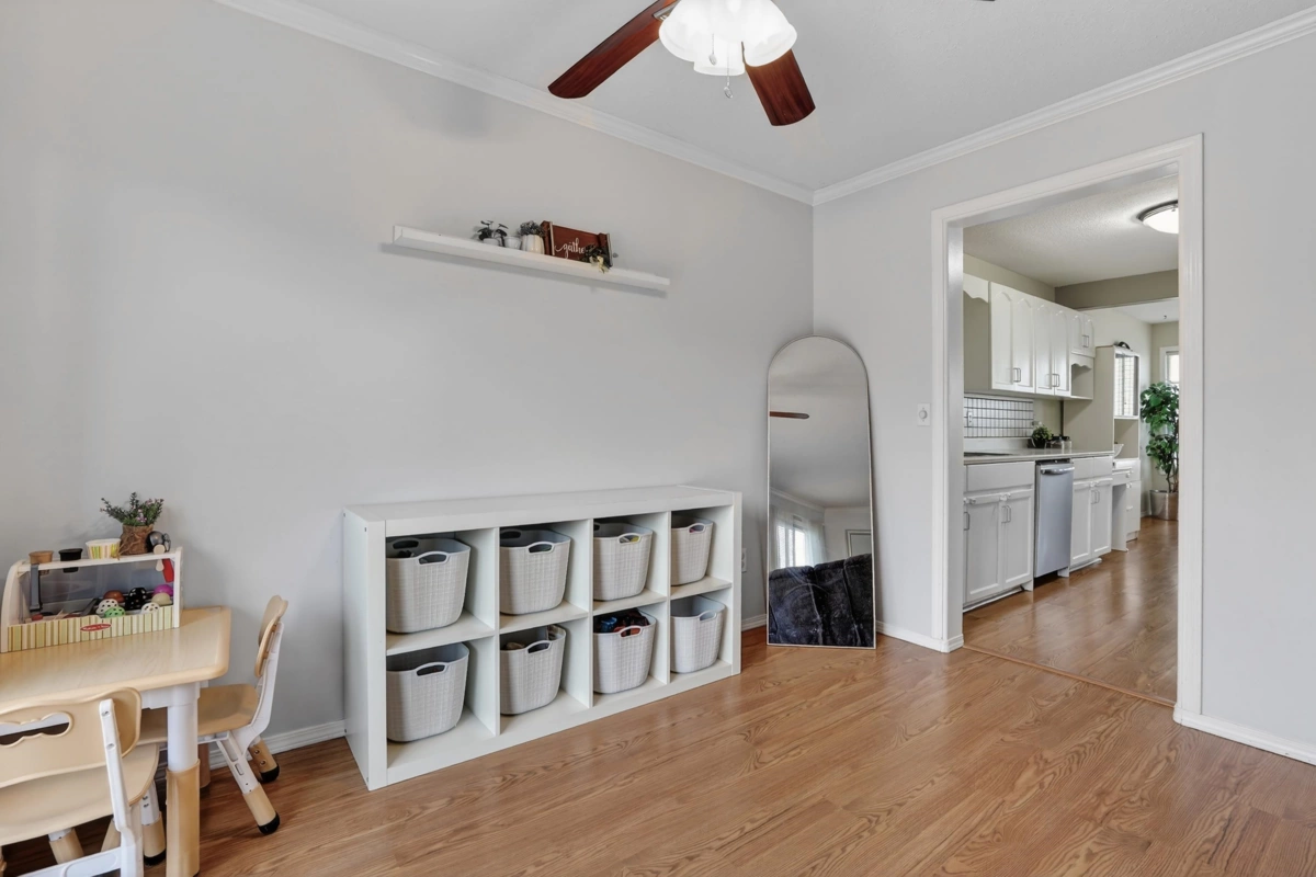 Walk-In Closet Photo of 28 45286 Watson Road, Chilliwack, BC