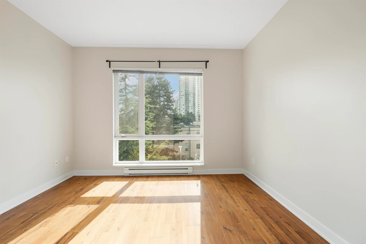 Dining Area Photo of 404 13339 102a, Surrey, BC