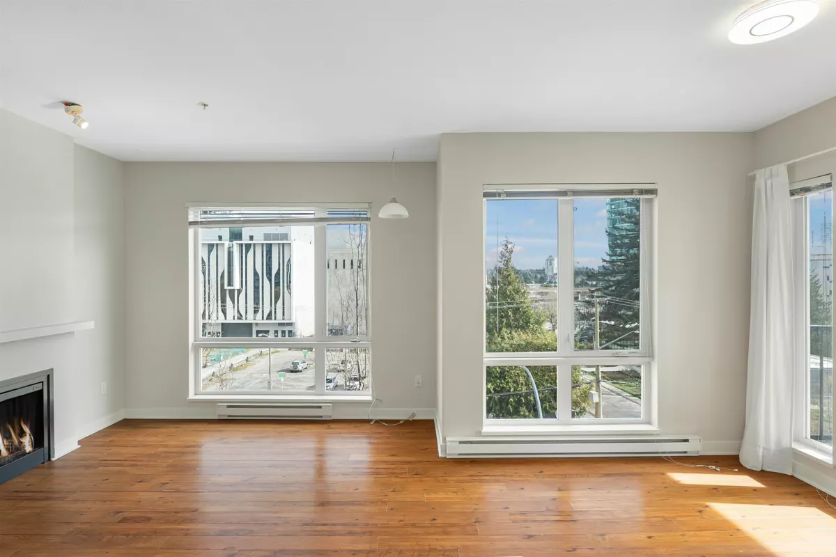 Family Room Photo of 404 13339 102a, Surrey, BC