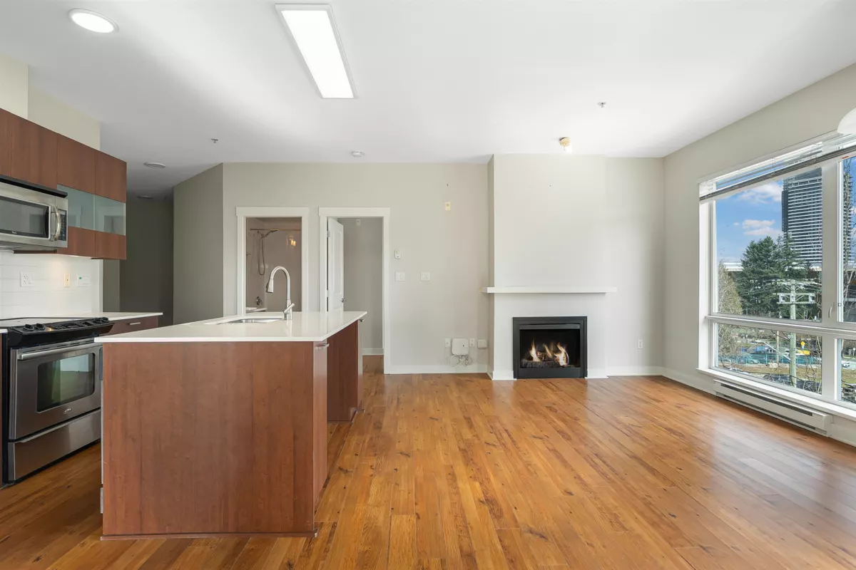 Living Room Photo of 404 13339 102a, Surrey, BC