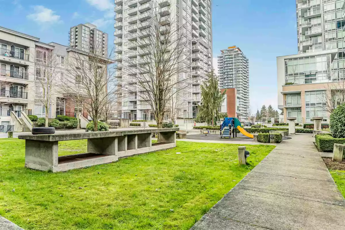 Primary Bathroom Photo of 404 13339 102a, Surrey, BC