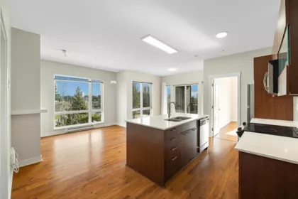 404 13339 102a, Surrey, BC, Whalley — 2 bed apartment/condo for sale