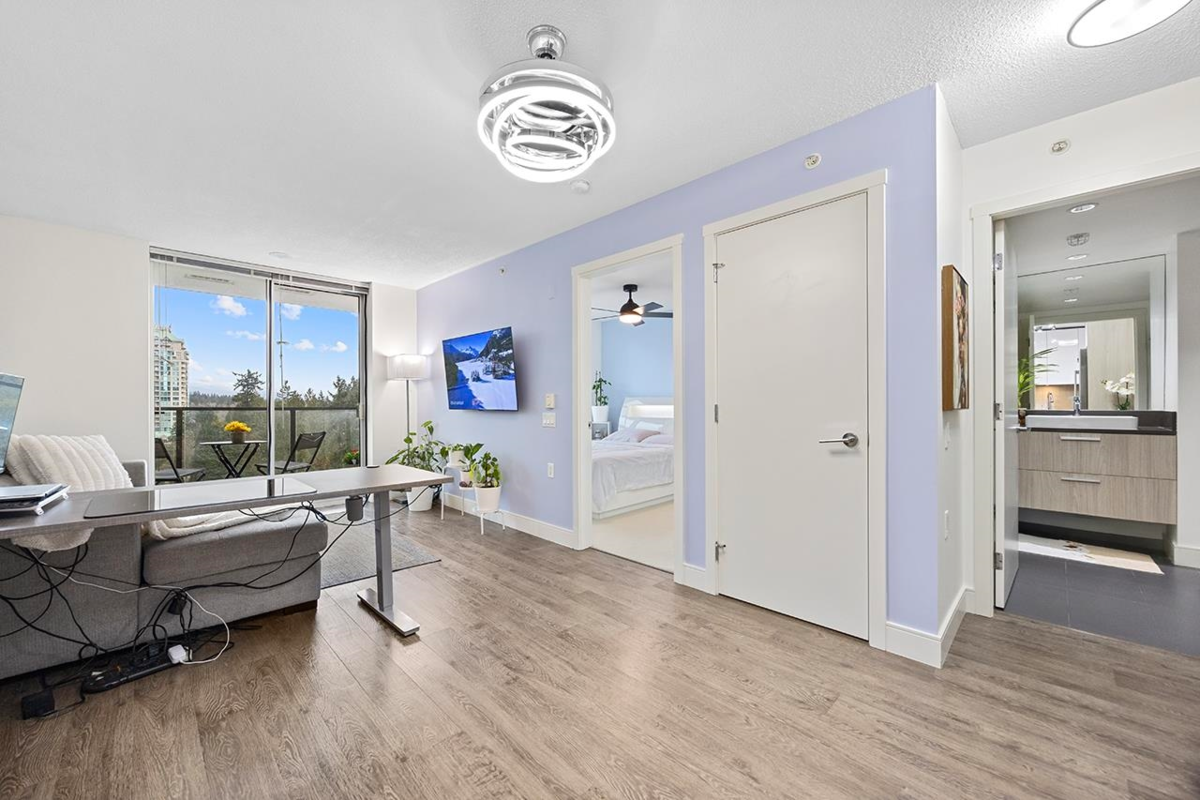 Breakfast Nook Photo of 1103 3007 Glen Drive, Coquitlam, BC