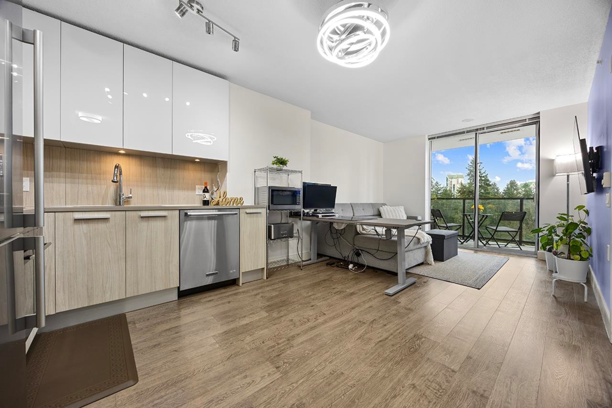 Kitchen Photo of 1103 3007 Glen Drive, Coquitlam, BC