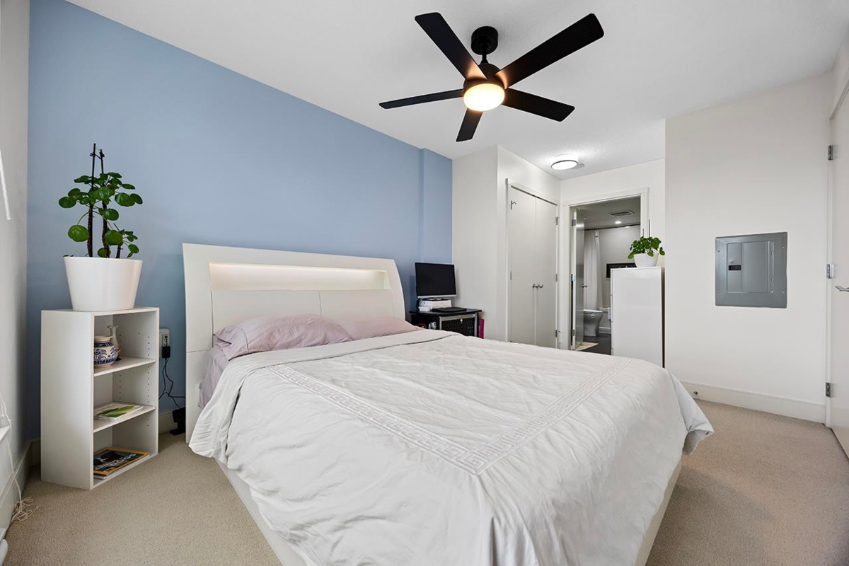 Walk-In Closet Photo of 1103 3007 Glen Drive, Coquitlam, BC