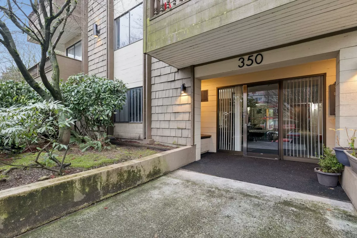 Entry Foyer Photo of 107 350 E 5th Avenue, Vancouver, BC