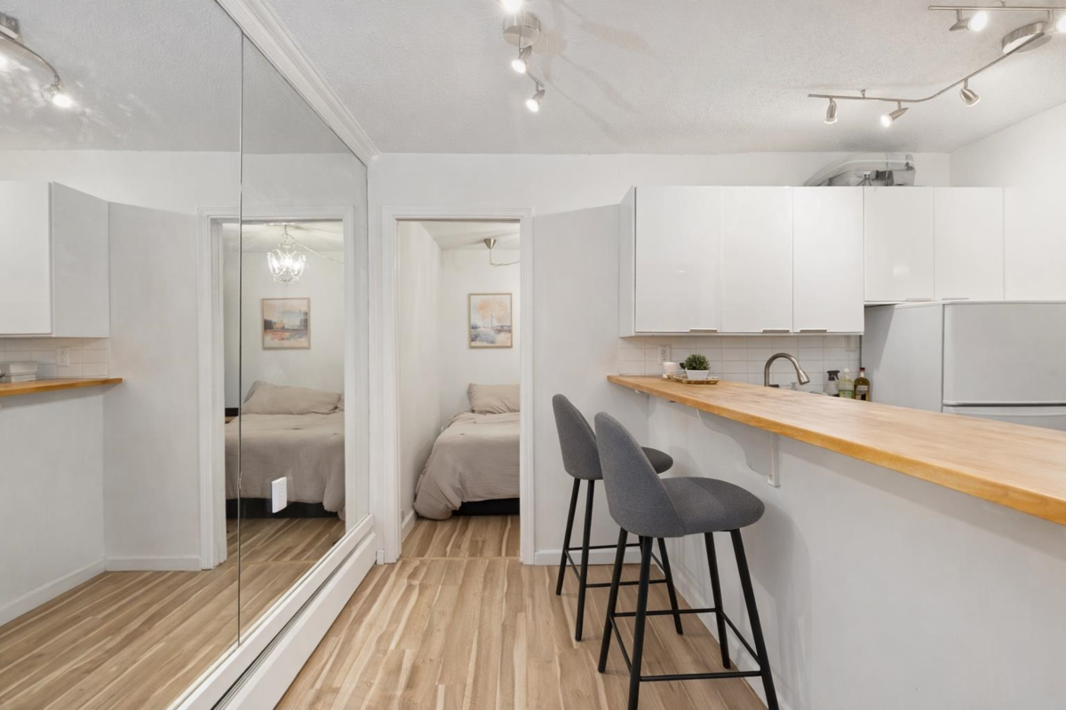 Kitchen Island Photo of 107 350 E 5th Avenue, Vancouver, BC