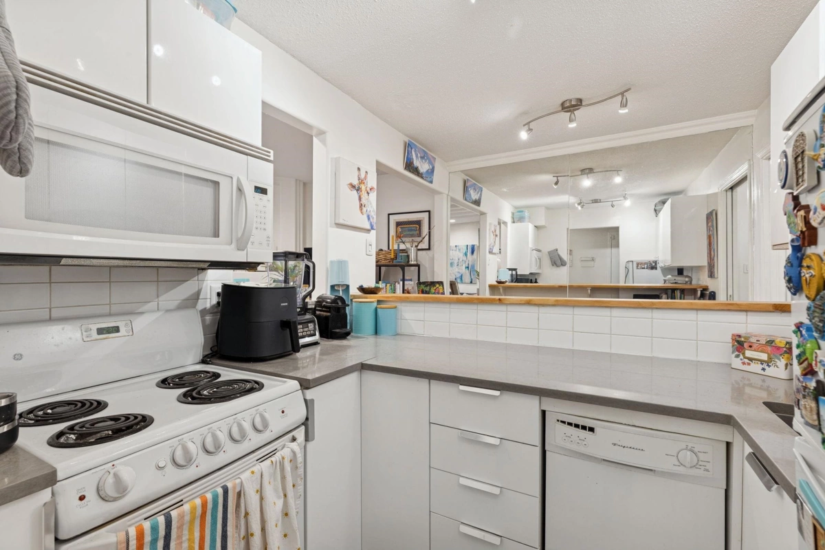 Primary Bathroom Photo of 107 350 E 5th Avenue, Vancouver, BC