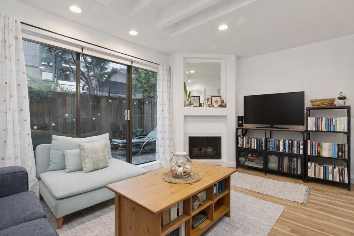 Walk-In Closet Photo of 107 350 E 5th Avenue, Vancouver, BC