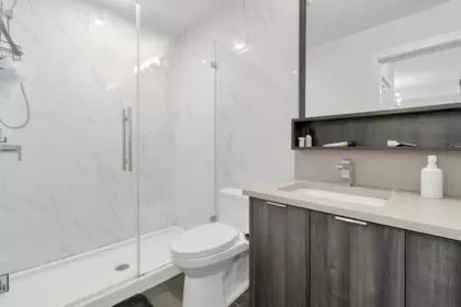 Hallway Photo of A404 14468 72 Avenue, Surrey, BC
