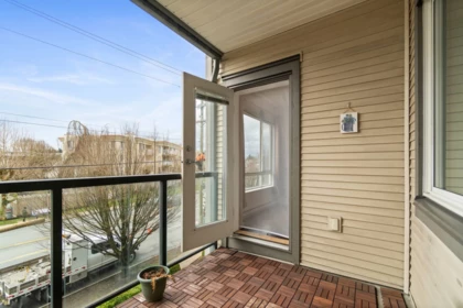 Mudroom Photo of 303 2943 Nelson Place, Abbotsford, BC