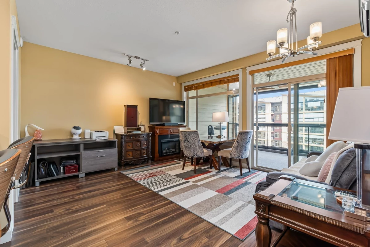 Living Room Photo of 412 2860 Trethewey Street, Abbotsford, BC