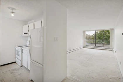Walk-In Closet Photo of 301 1995 Beach Avenue, Vancouver, BC