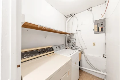 Hot Tub / Spa Photo of 3206 Adanac Street, Vancouver, BC