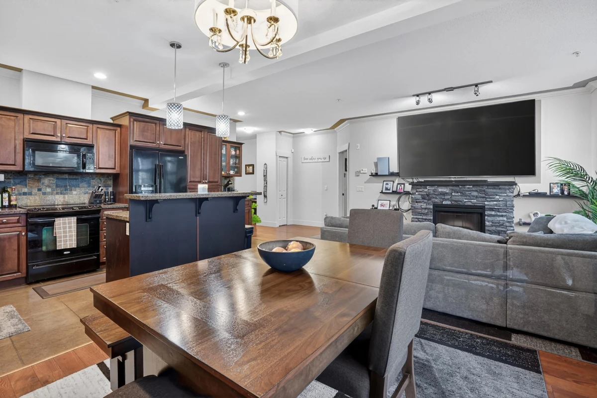 Dining Area Photo of 100 45893 Chesterfield Avenue, Chilliwack, BC