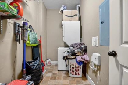 Walk-In Closet Photo of 100 45893 Chesterfield Avenue, Chilliwack, BC