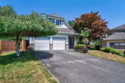 Fitness Center Photo Near 7848 161 Street, Surrey, BC