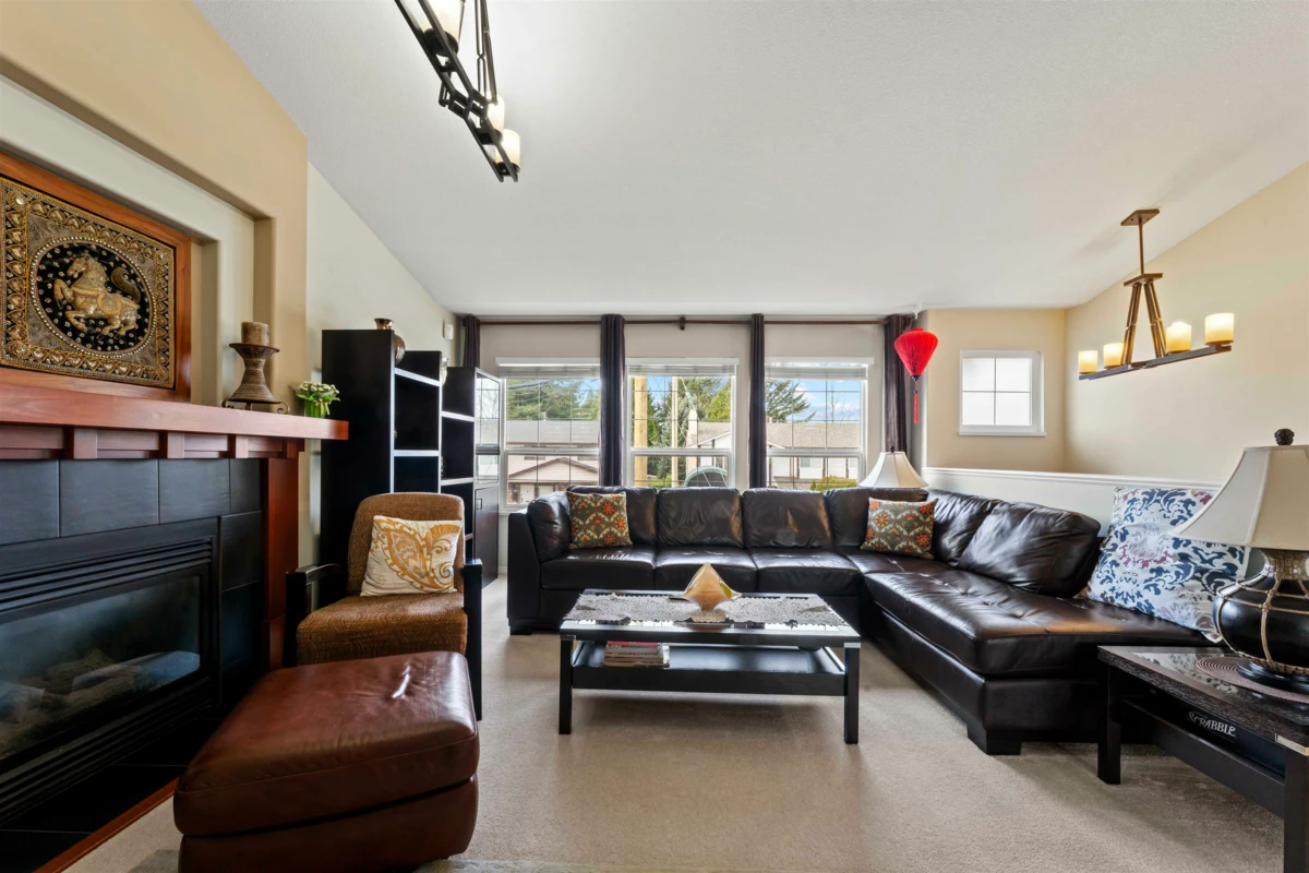 Living Room Photo of 11982 230 Street, Maple Ridge, BC