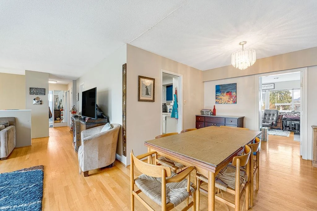 Dining Area Photo of 5085 Woodsworth Street, Burnaby, BC