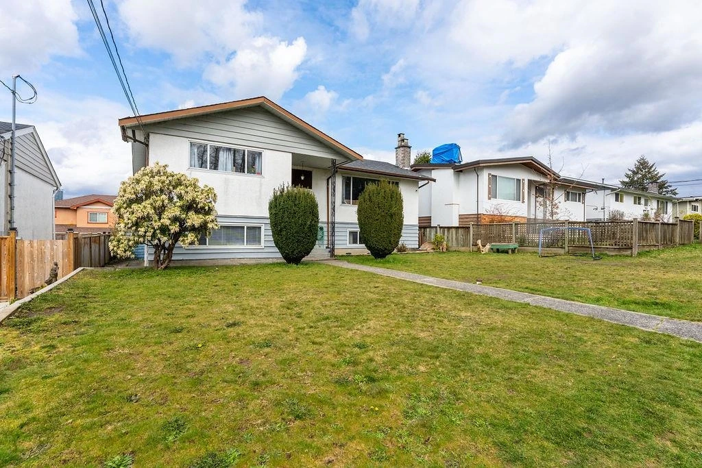 Living Room Photo of 5085 Woodsworth Street, Burnaby, BC