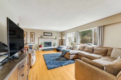 Breakfast Nook Photo of 5085 Woodsworth Street, Burnaby, BC