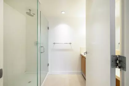Powder Room Photo of 901 1455 George Street, White Rock, BC