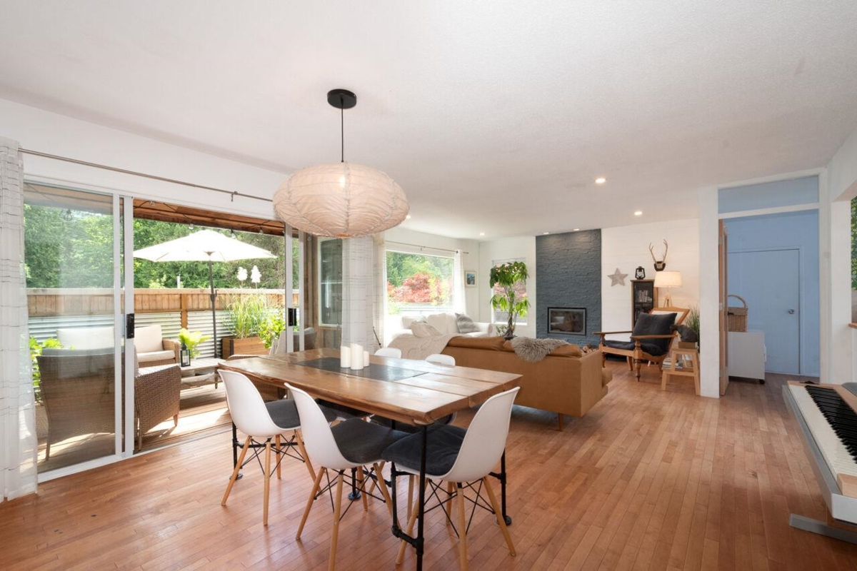 Dining Area Photo of 1101 Lenora Road, Bowen Island, BC