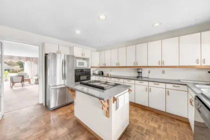 Kitchen Island Photo of 4837 8a Avenue, Delta, BC