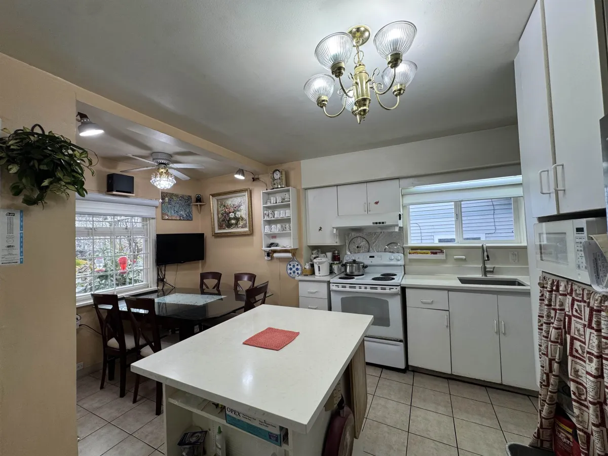 Family Room Photo of 309 Boyne Street, New Westminster, BC