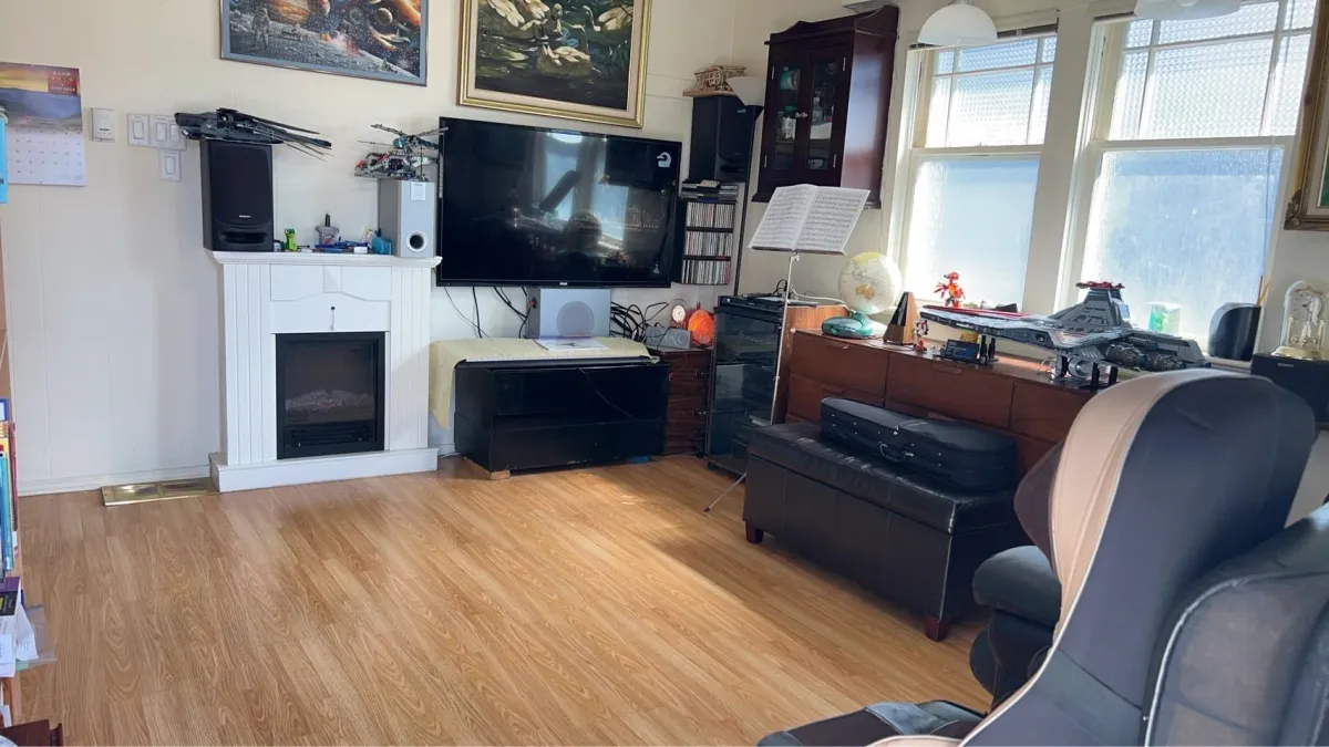 Living Room Photo of 309 Boyne Street, New Westminster, BC