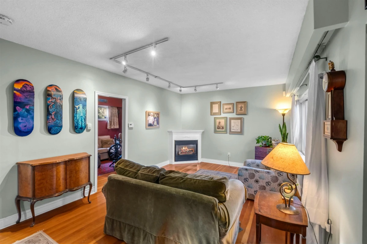 Living Room Photo of 521 Garfield Street, New Westminster, BC