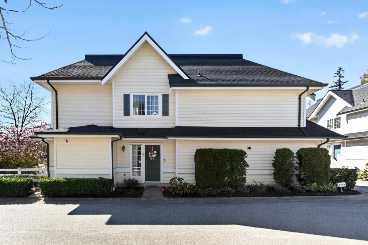 Living Room Photo of 45 11355 236 Street, Maple Ridge, BC